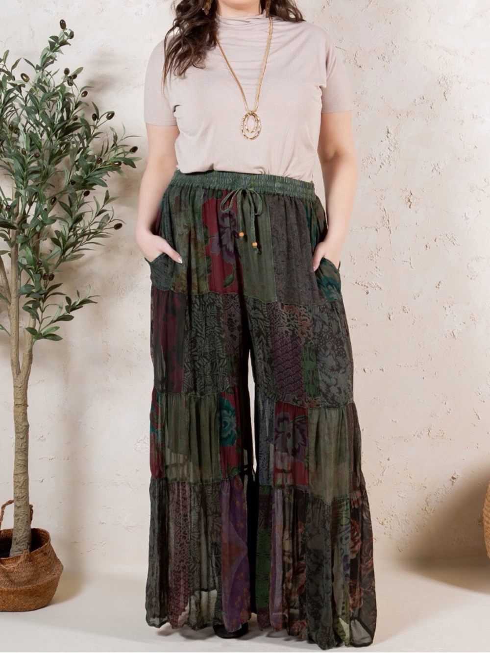 YOUNG THREADS NWT Pants Green Patterned Palazzo Lined Size 2x